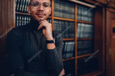 Retrato profesional de Ricardo E. Zarza