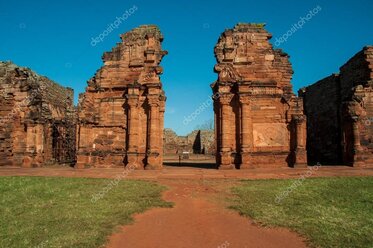 Ruinas jesuíticas de San Ignacio Miní al atardecer